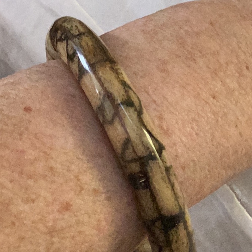 🌻Just Way Too Awesome & So Fun to Wear 
Solid Plastic Bracelet 🌻 - Picture 2 of 6